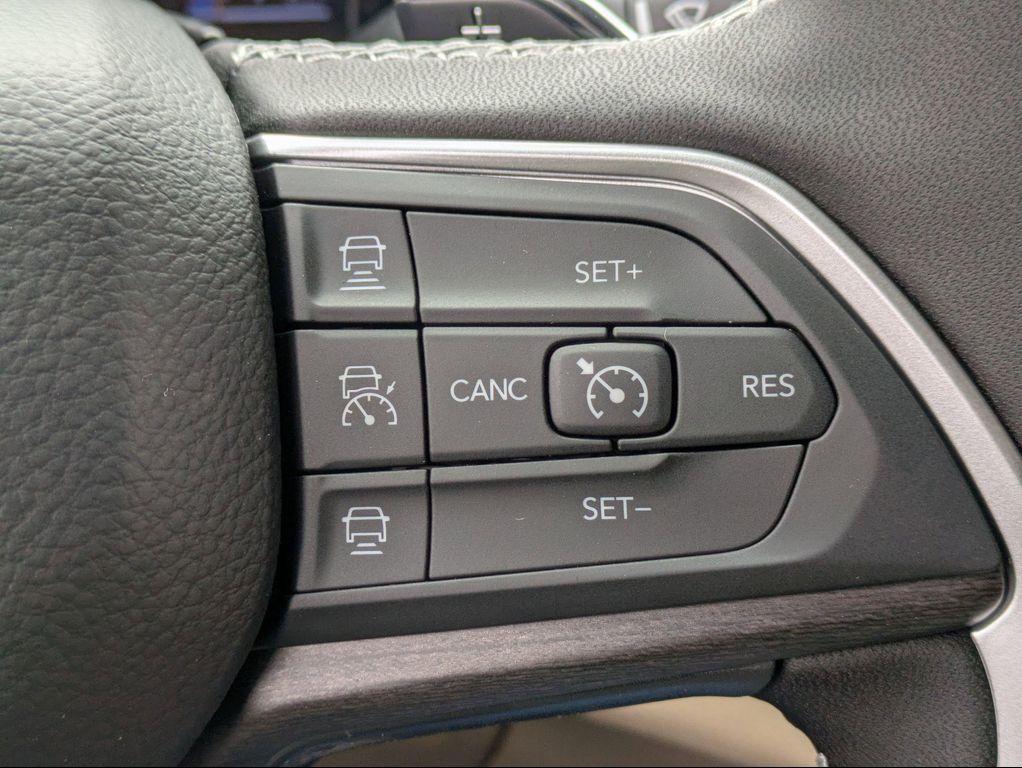 new 2025 Jeep Grand Cherokee car, priced at $44,478