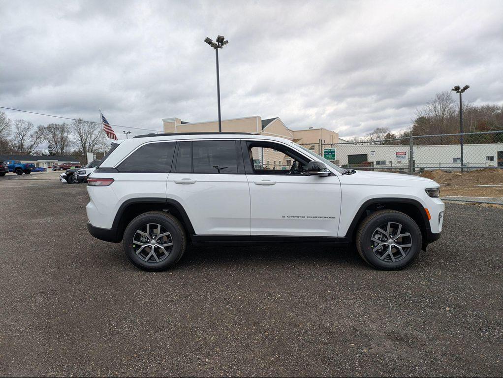 new 2025 Jeep Grand Cherokee car, priced at $44,478