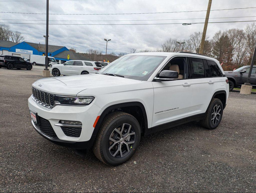 new 2025 Jeep Grand Cherokee car, priced at $44,478