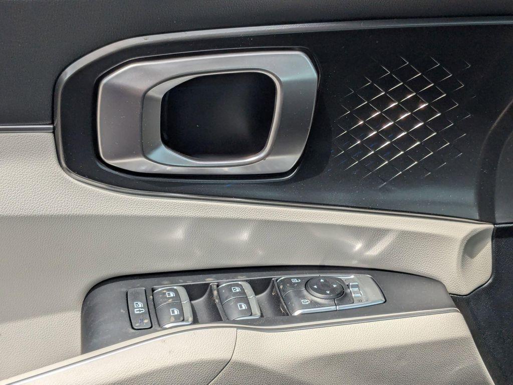 new 2025 Kia Sorento car, priced at $37,710
