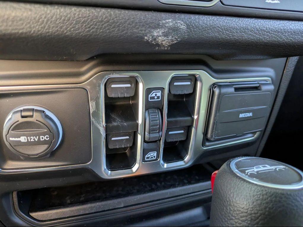 new 2025 Jeep Gladiator car, priced at $42,095