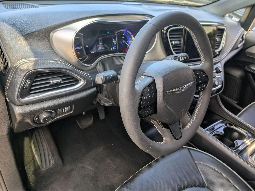 used 2022 Chrysler Pacifica Hybrid car, priced at $28,999