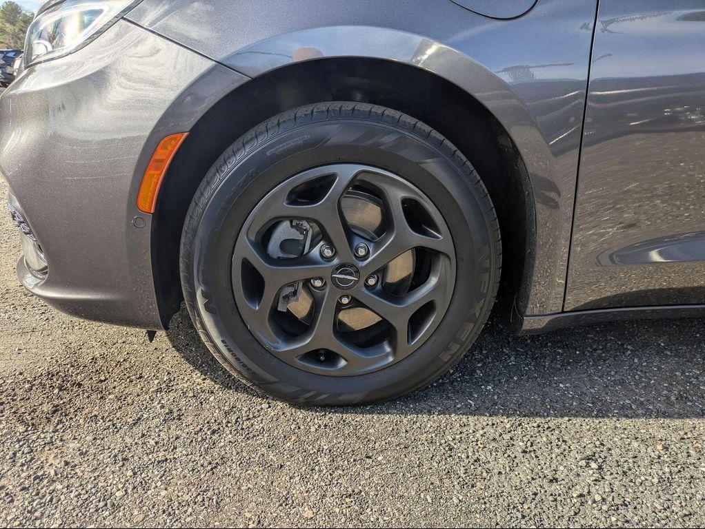 used 2022 Chrysler Pacifica Hybrid car, priced at $28,999