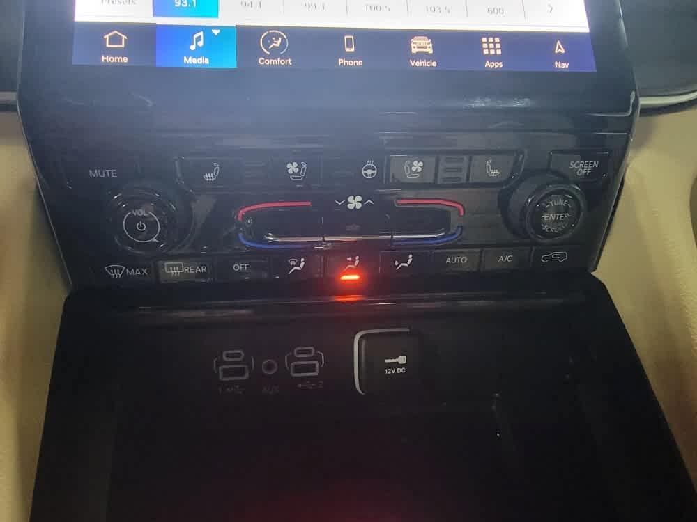 used 2024 Jeep Grand Cherokee car, priced at $38,995