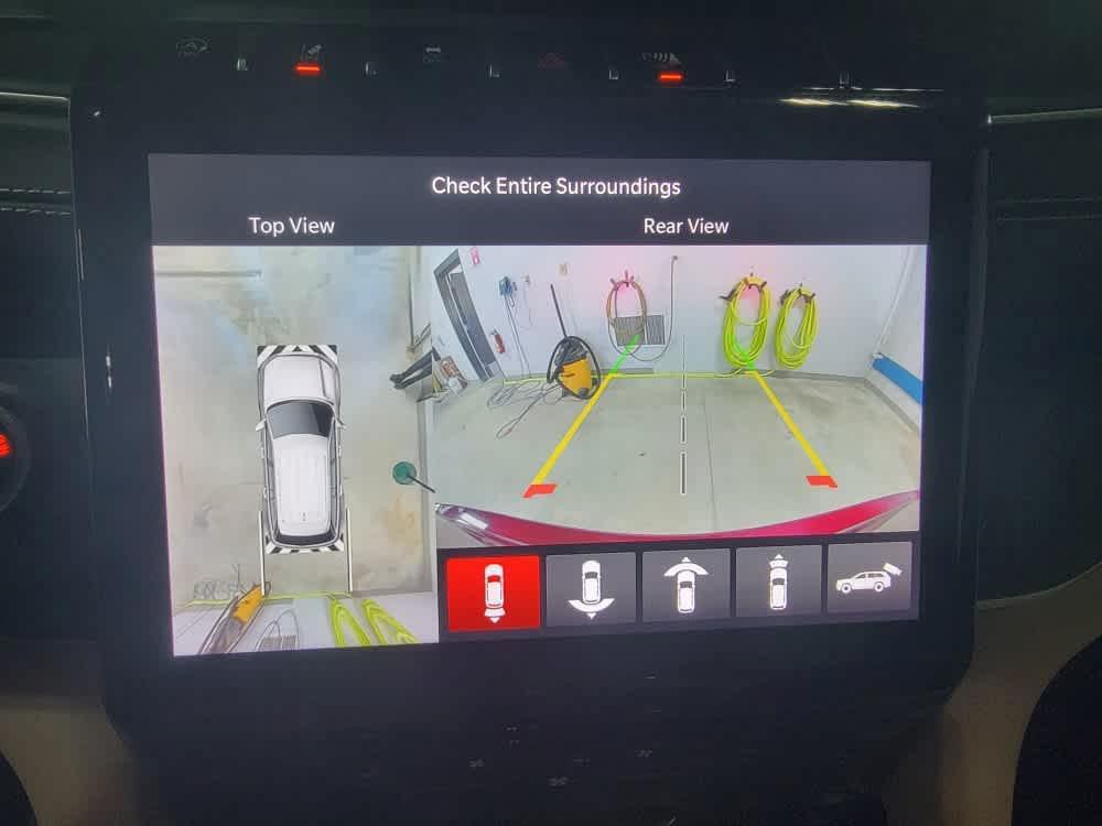 used 2024 Jeep Grand Cherokee car, priced at $38,995