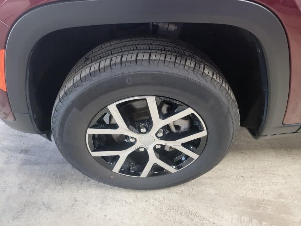 used 2024 Jeep Grand Cherokee car, priced at $38,995