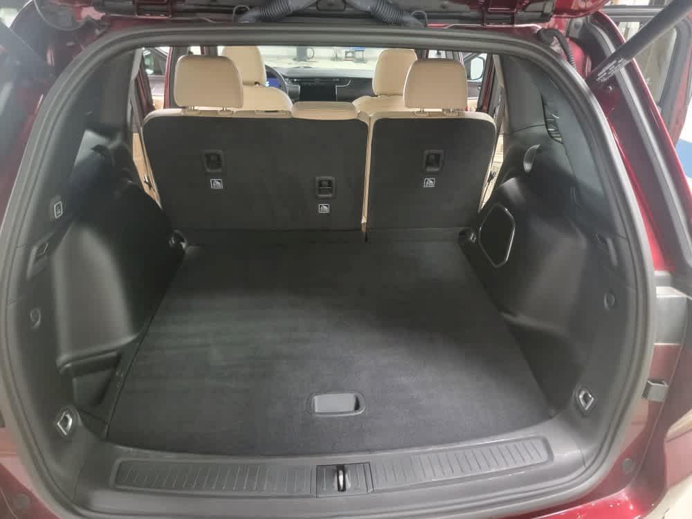 used 2024 Jeep Grand Cherokee car, priced at $38,995