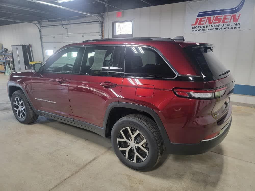 used 2024 Jeep Grand Cherokee car, priced at $38,995