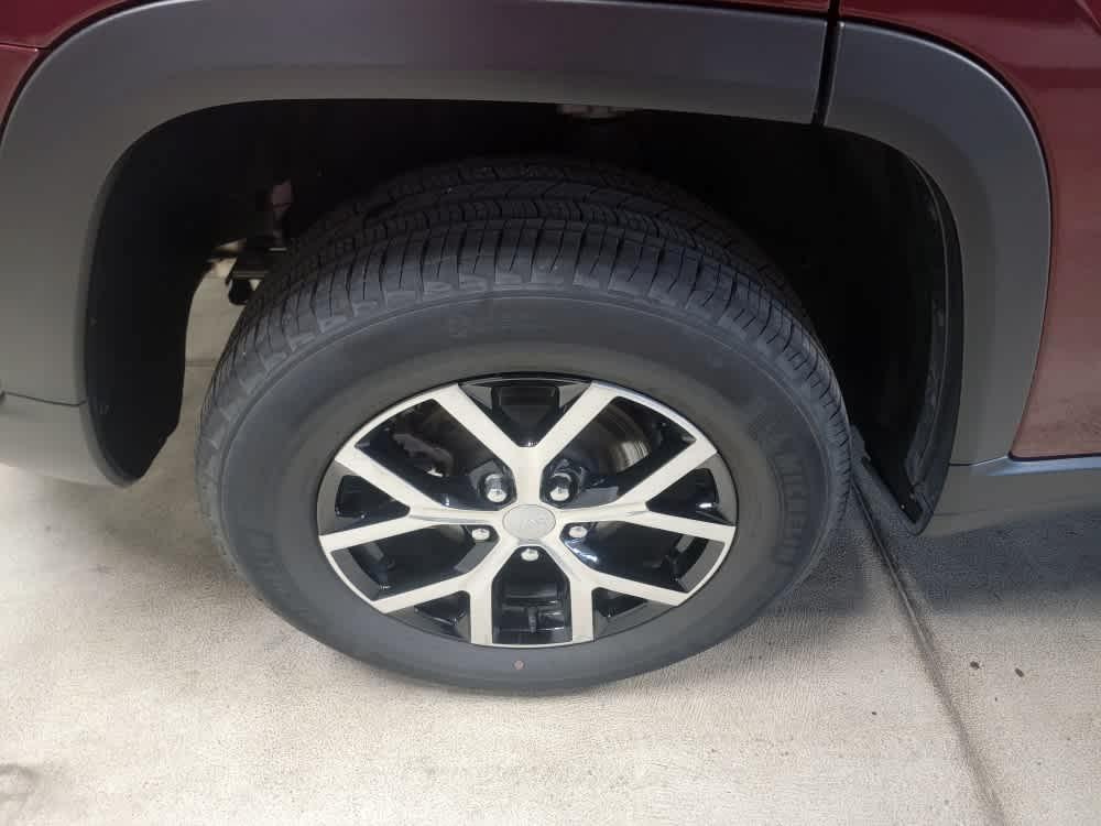 used 2024 Jeep Grand Cherokee car, priced at $38,995