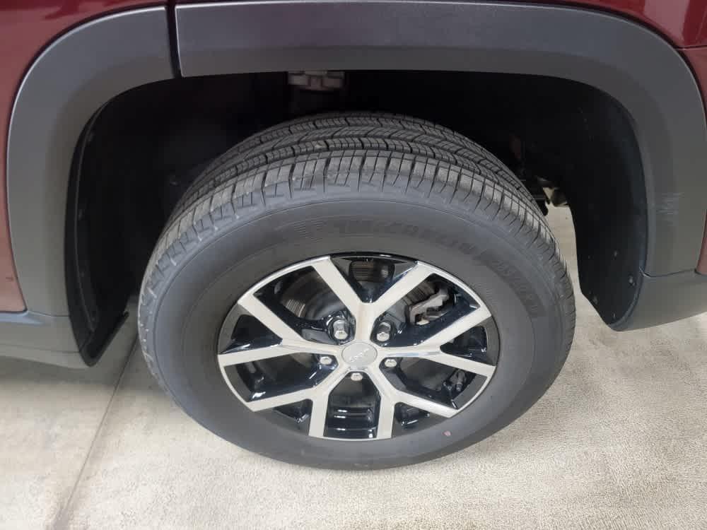 used 2024 Jeep Grand Cherokee car, priced at $38,995