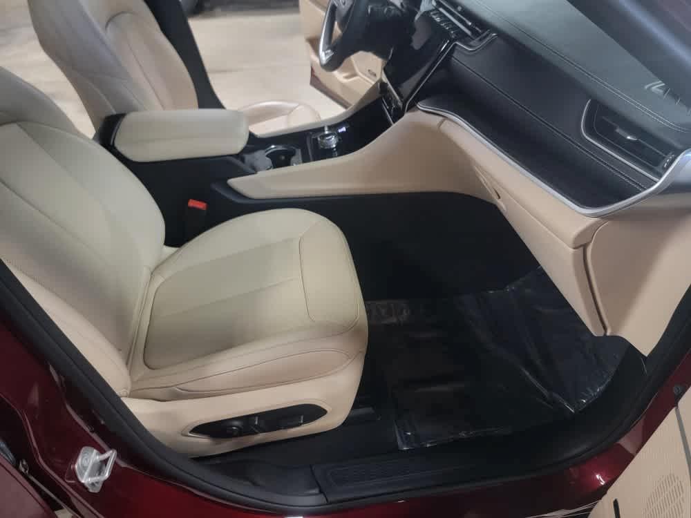 used 2024 Jeep Grand Cherokee car, priced at $38,995