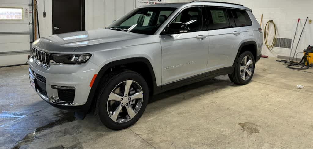 new 2025 Jeep Grand Cherokee L car, priced at $57,305