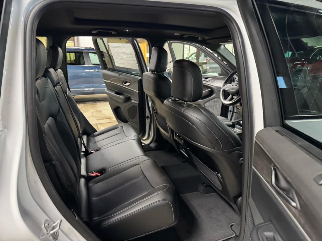 new 2025 Jeep Grand Cherokee car, priced at $56,060