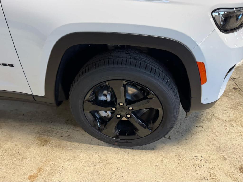 new 2025 Jeep Grand Cherokee car, priced at $56,060