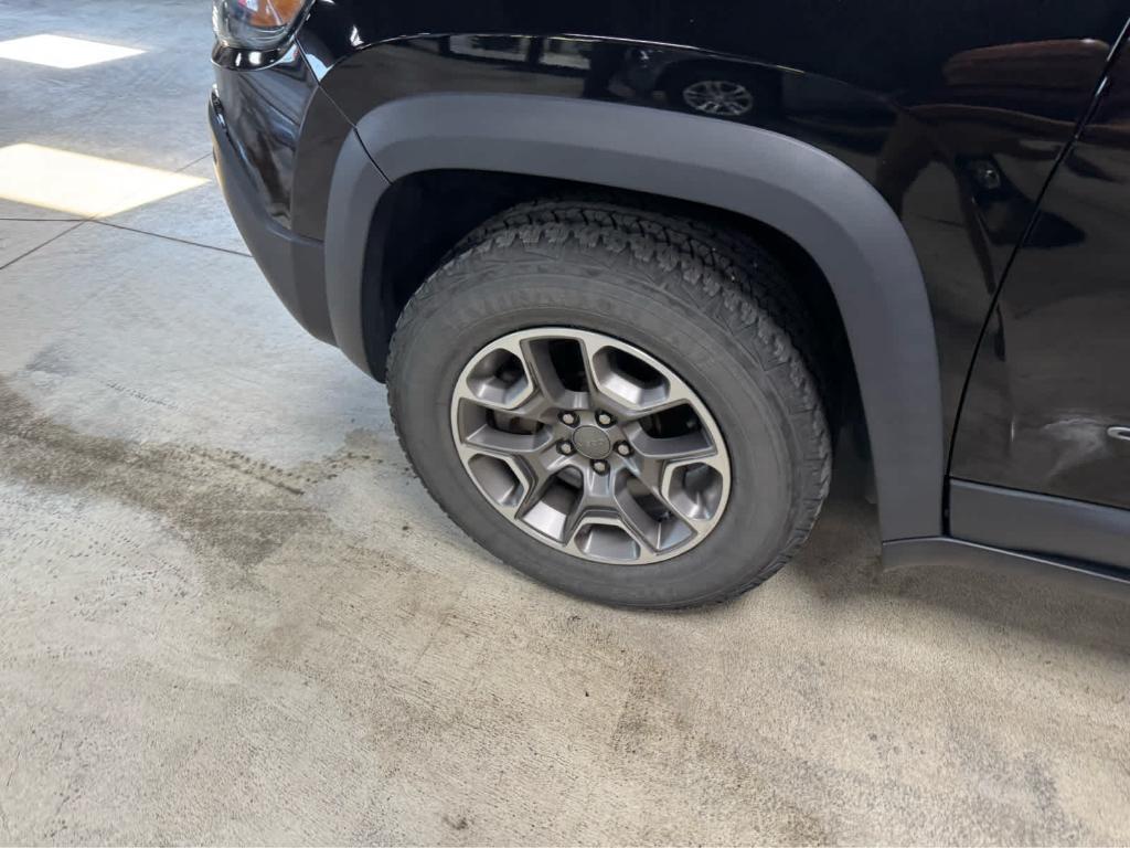 used 2020 Jeep Cherokee car, priced at $21,995