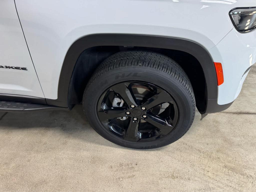 used 2024 Jeep Grand Cherokee car, priced at $38,995