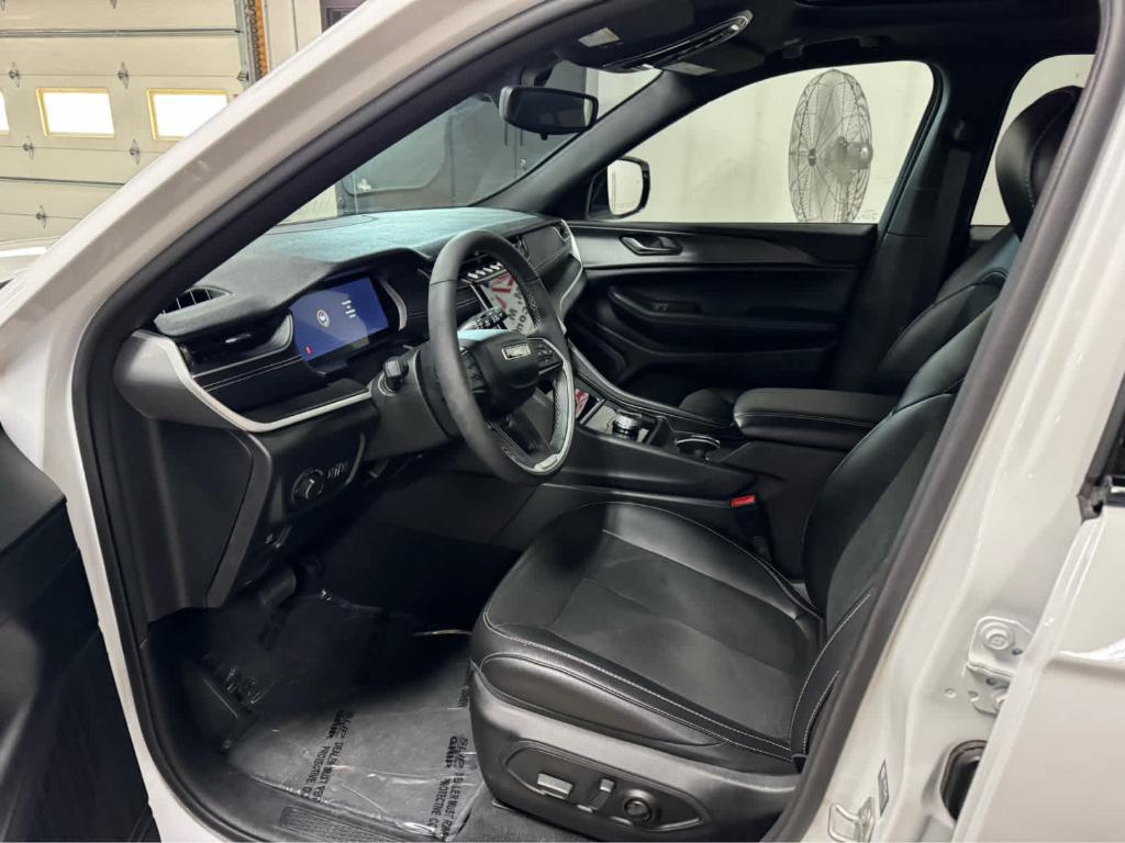 used 2024 Jeep Grand Cherokee car, priced at $38,995