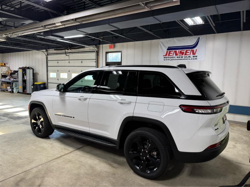 used 2024 Jeep Grand Cherokee car, priced at $38,995
