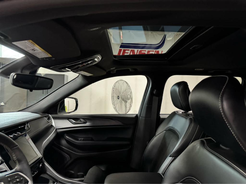 used 2024 Jeep Grand Cherokee car, priced at $38,995