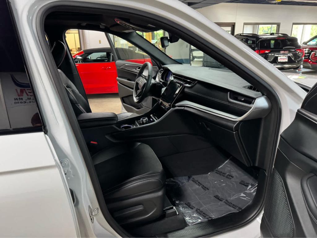 used 2024 Jeep Grand Cherokee car, priced at $38,995
