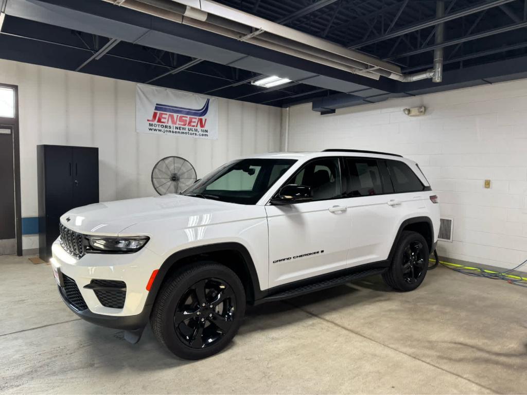 used 2024 Jeep Grand Cherokee car, priced at $38,995