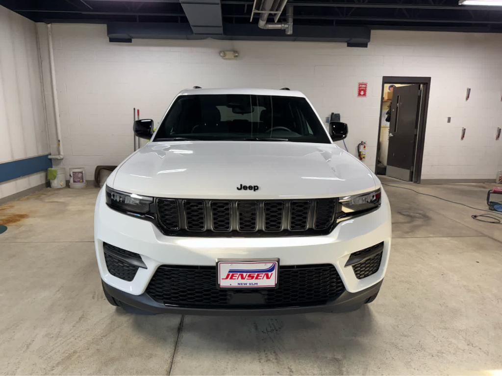 used 2024 Jeep Grand Cherokee car, priced at $38,995