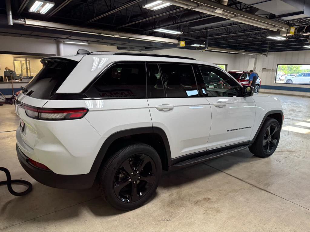 used 2024 Jeep Grand Cherokee car, priced at $38,995