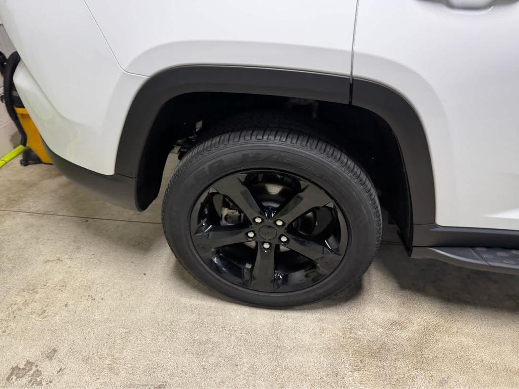 used 2024 Jeep Grand Cherokee car, priced at $38,995