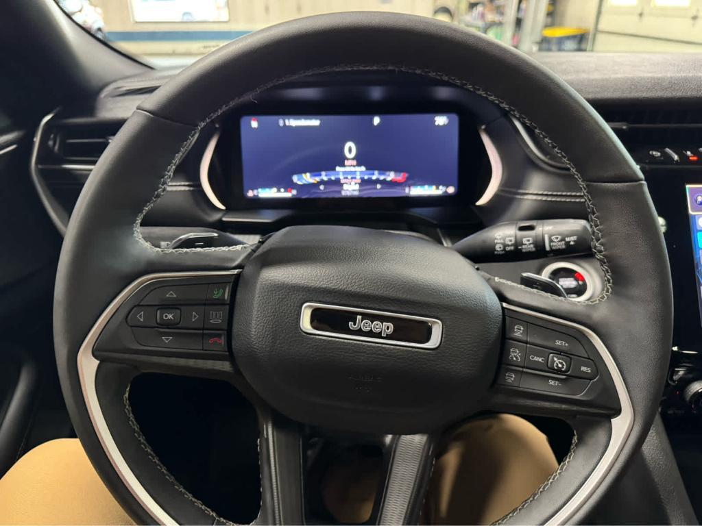 used 2024 Jeep Grand Cherokee car, priced at $38,995