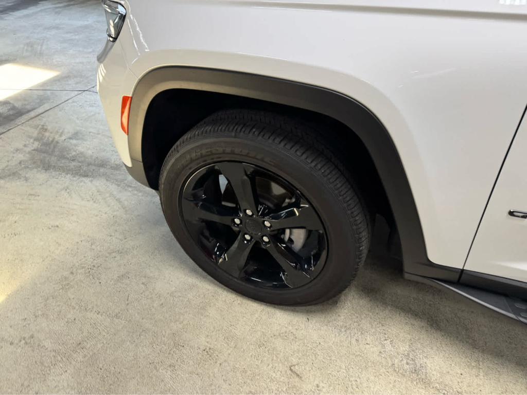 used 2024 Jeep Grand Cherokee car, priced at $38,995