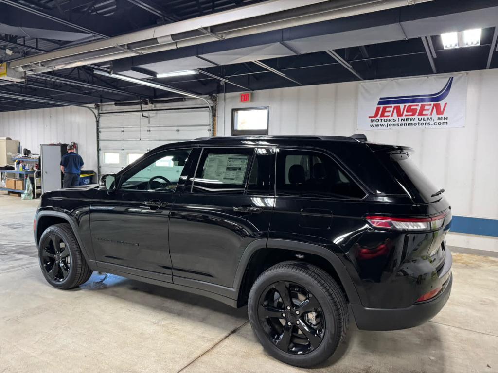 new 2025 Jeep Grand Cherokee car, priced at $51,215