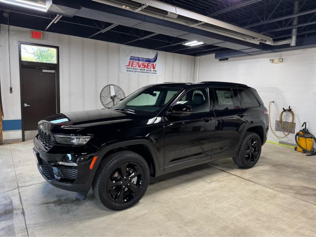 new 2025 Jeep Grand Cherokee car, priced at $51,215