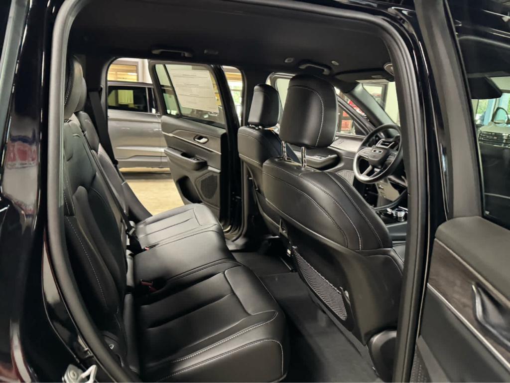 new 2025 Jeep Grand Cherokee car, priced at $51,215