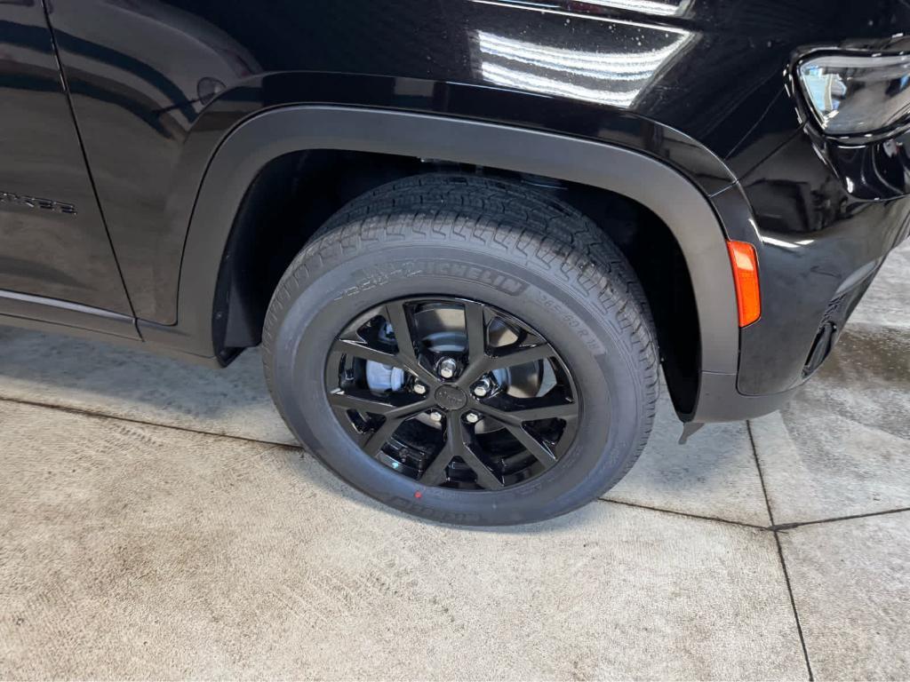 new 2025 Jeep Grand Cherokee car, priced at $47,725