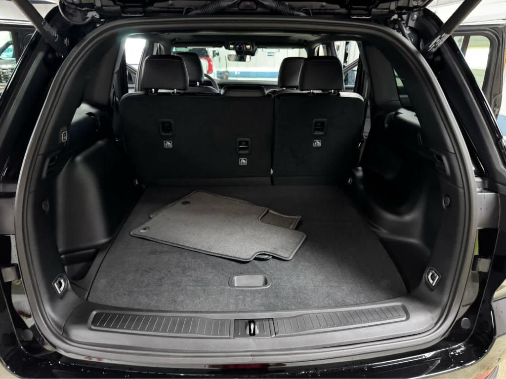 new 2025 Jeep Grand Cherokee car, priced at $47,725
