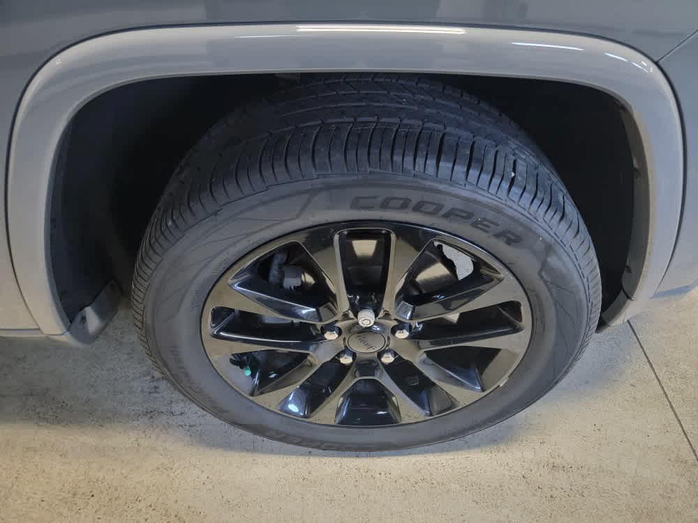 used 2021 Jeep Grand Cherokee car, priced at $27,995