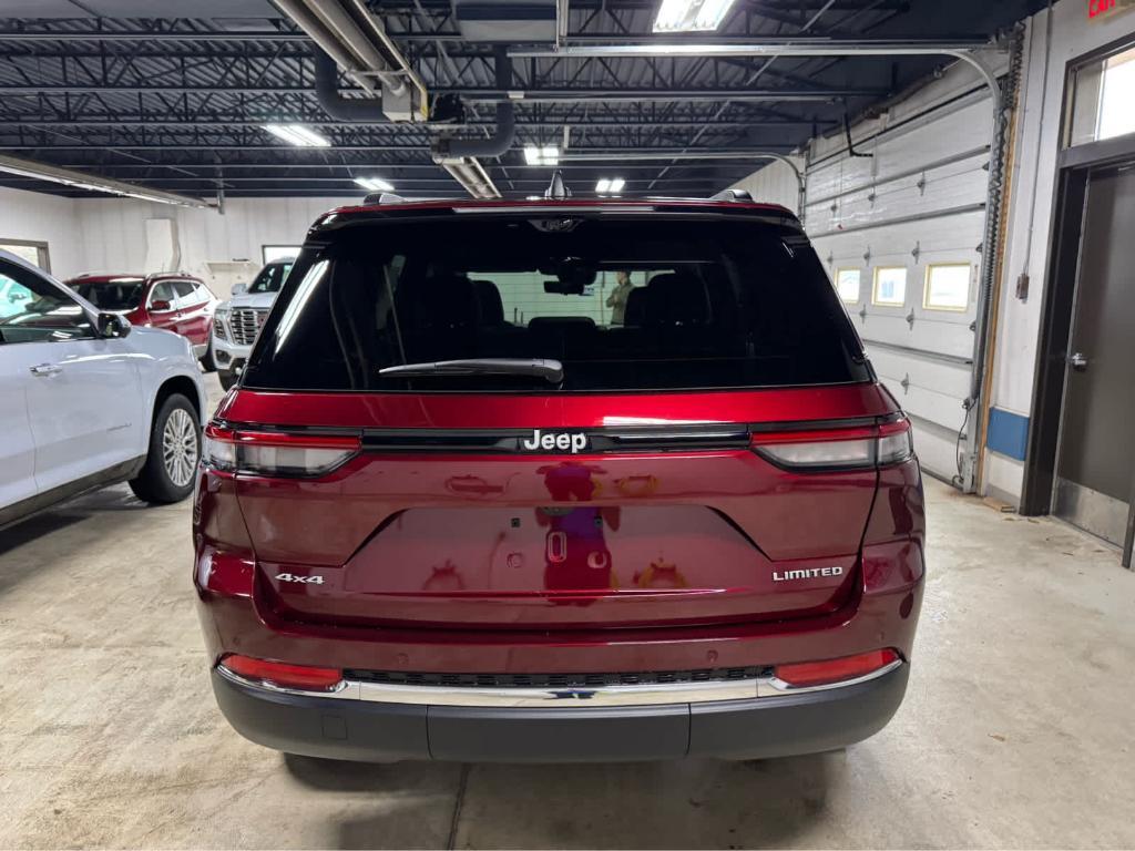 new 2025 Jeep Grand Cherokee car, priced at $53,930
