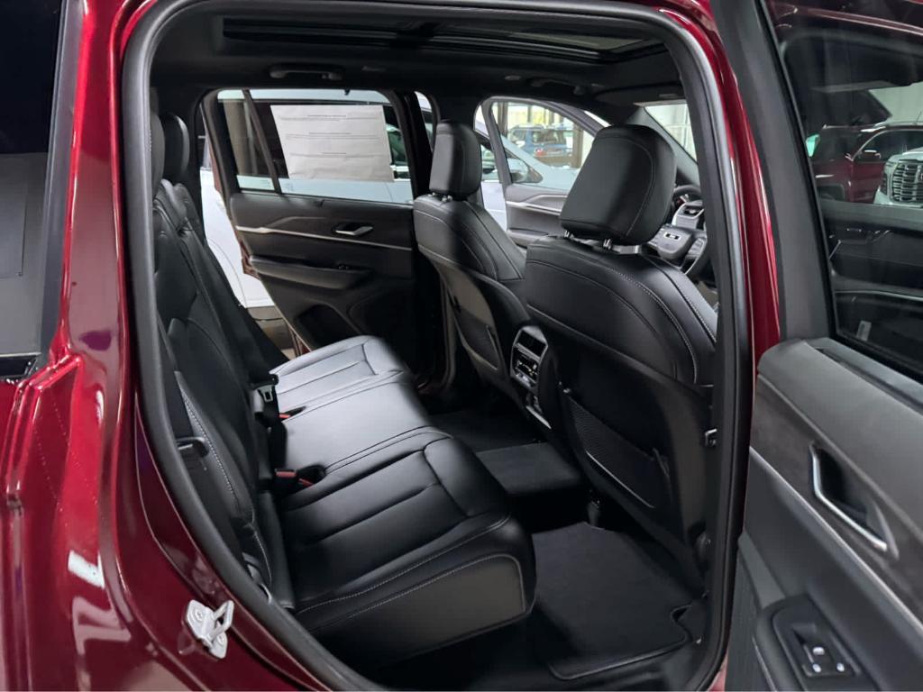 new 2025 Jeep Grand Cherokee car, priced at $53,930