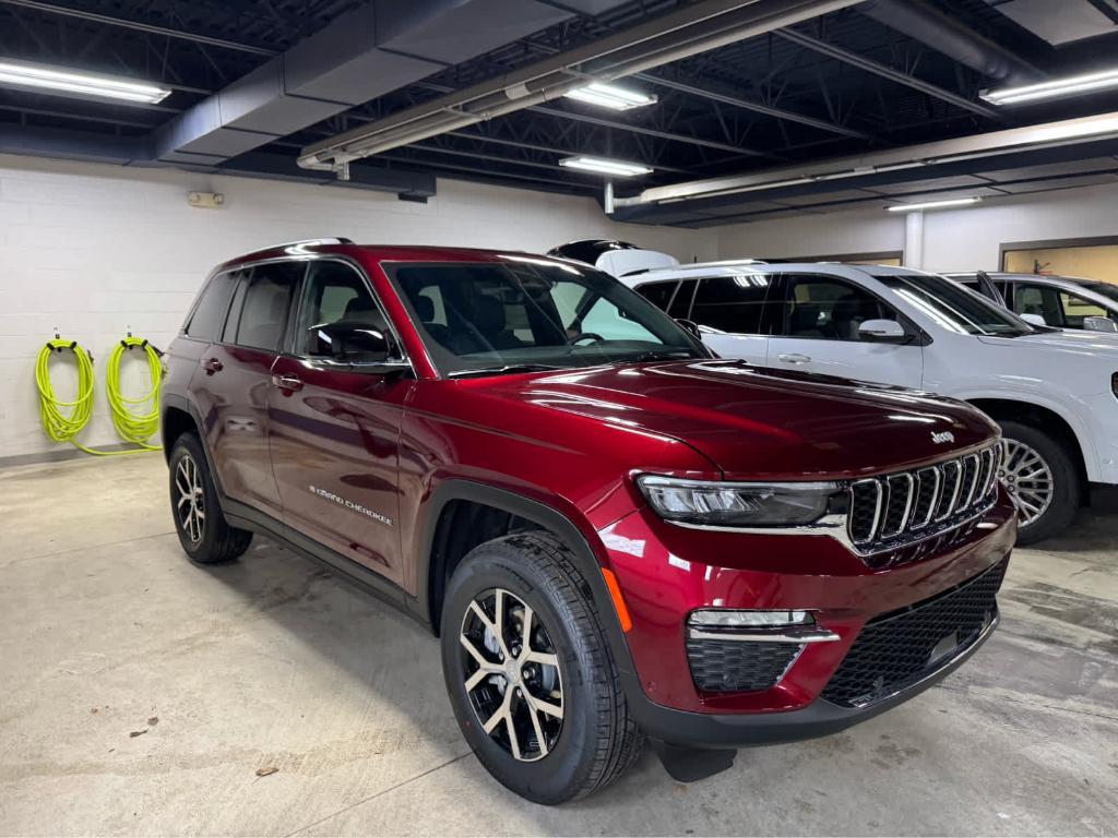 new 2025 Jeep Grand Cherokee car, priced at $53,930