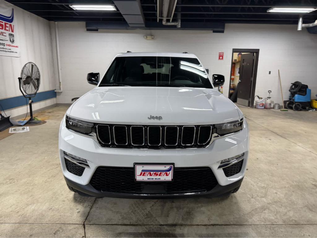 new 2025 Jeep Grand Cherokee car, priced at $47,695