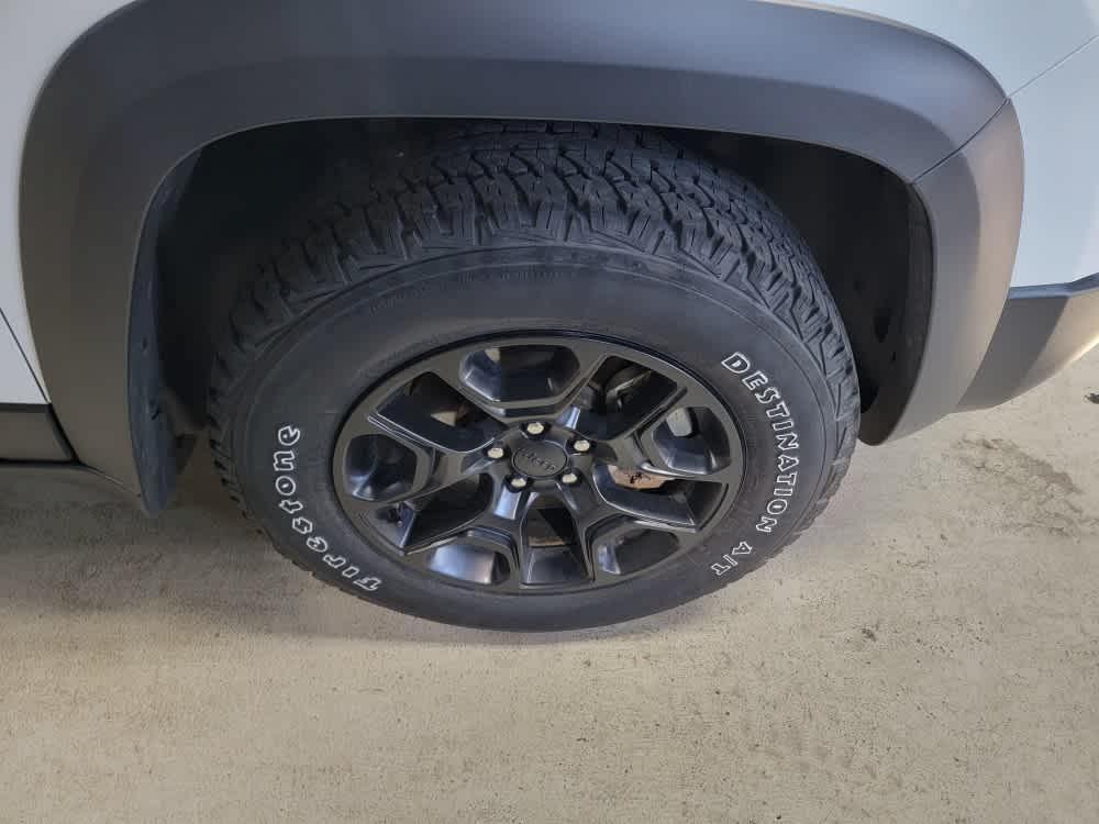 used 2022 Jeep Cherokee car, priced at $27,995