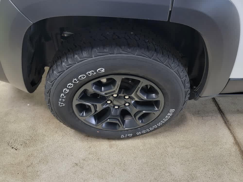 used 2022 Jeep Cherokee car, priced at $27,995