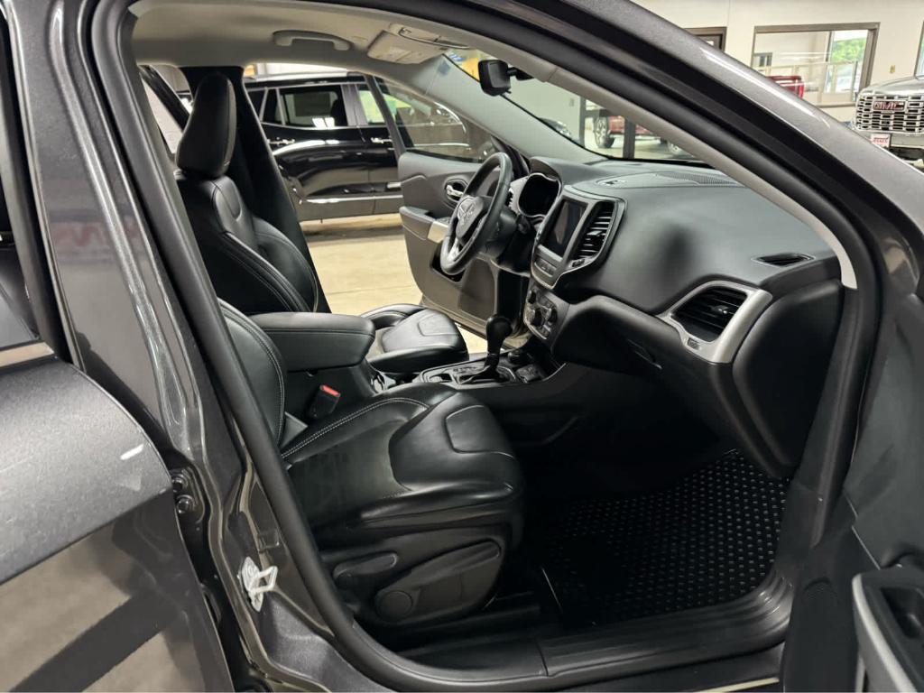 used 2022 Jeep Cherokee car, priced at $25,495