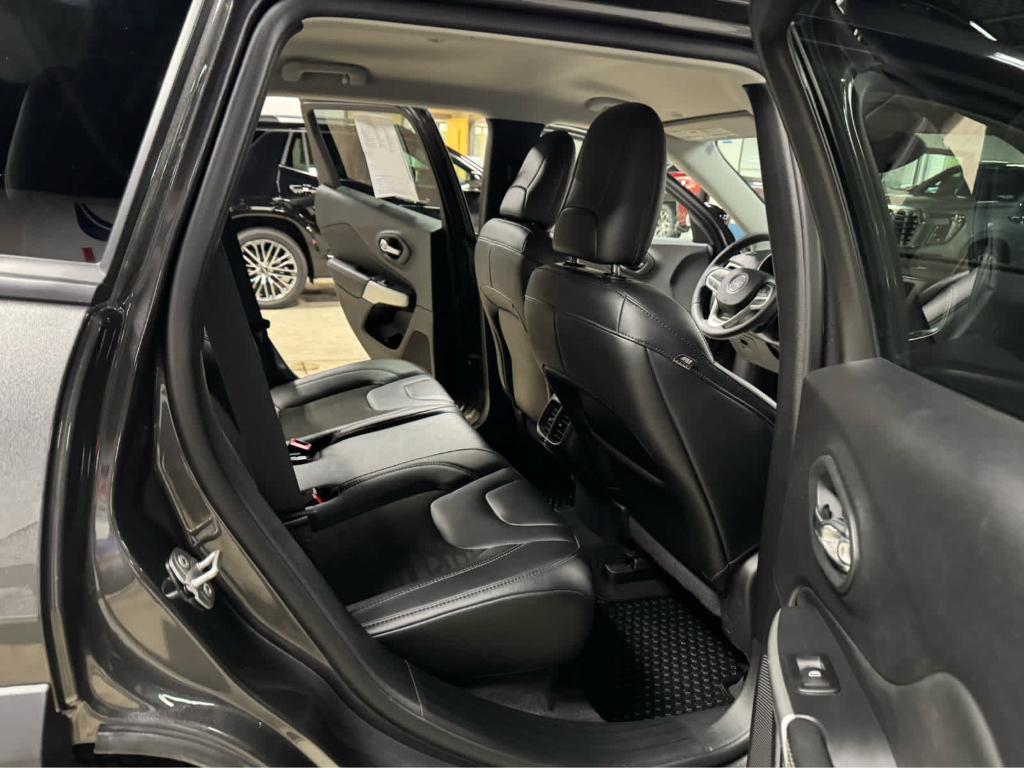 used 2022 Jeep Cherokee car, priced at $25,495