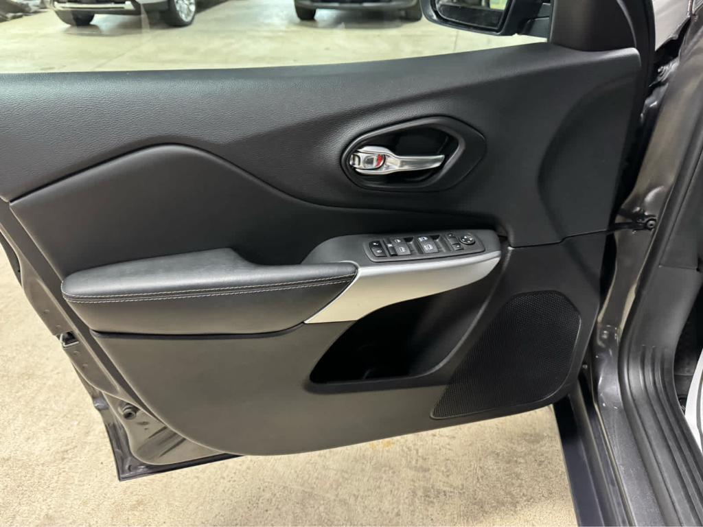 used 2022 Jeep Cherokee car, priced at $25,495