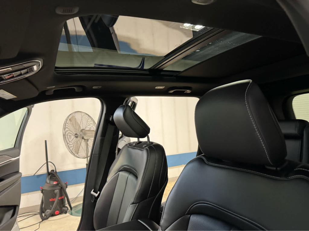 new 2025 Jeep Grand Cherokee car, priced at $56,655