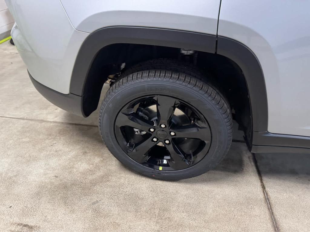 new 2025 Jeep Grand Cherokee car, priced at $56,655