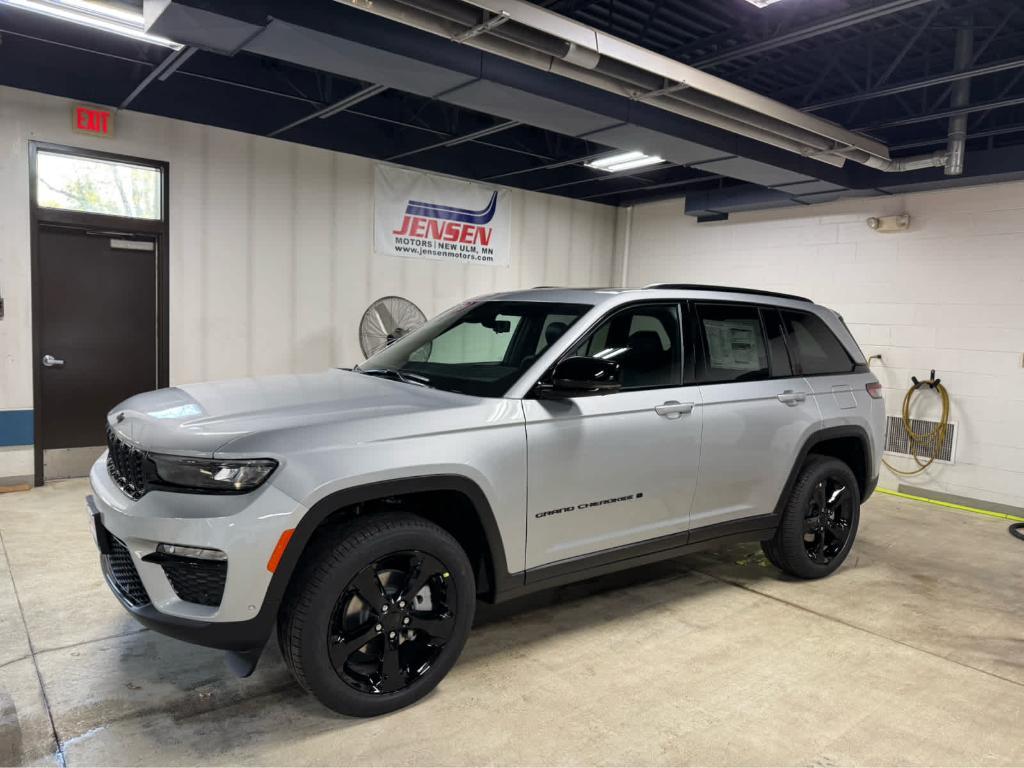 new 2025 Jeep Grand Cherokee car, priced at $56,655