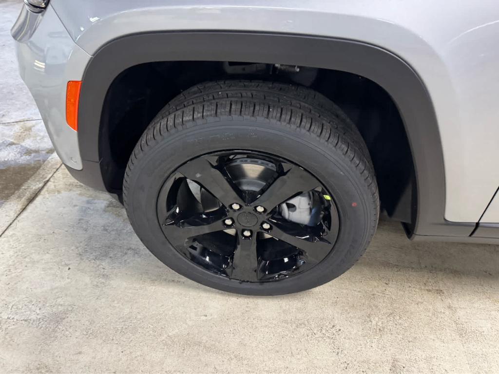new 2025 Jeep Grand Cherokee car, priced at $56,655