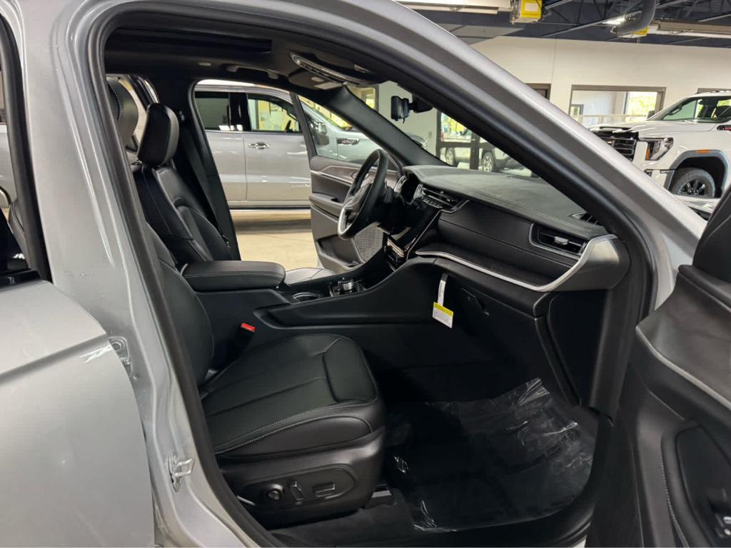 new 2025 Jeep Grand Cherokee car, priced at $56,655